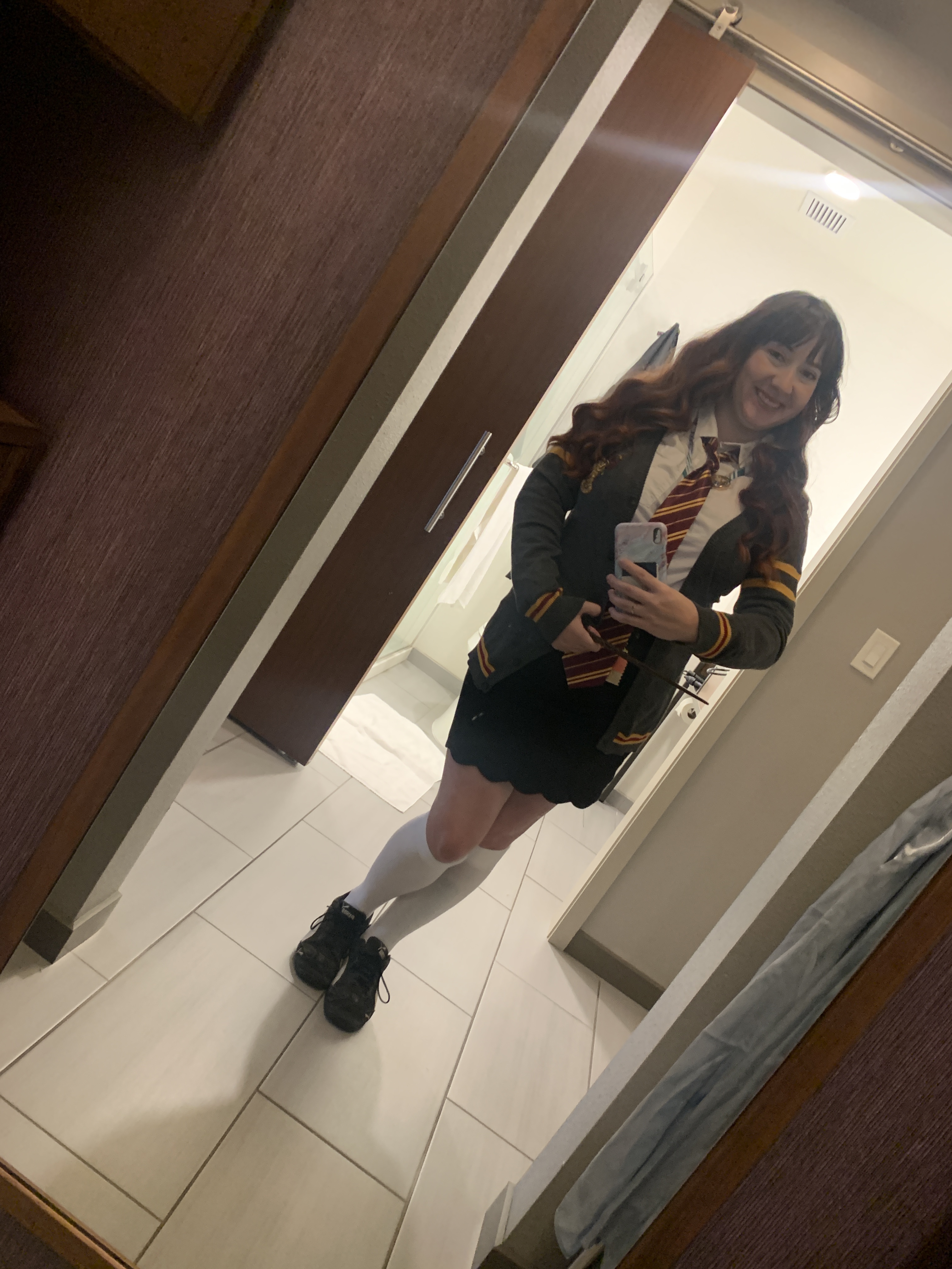 Mirror photo of me in my Hermione Granger/Mia Potter cosplay.